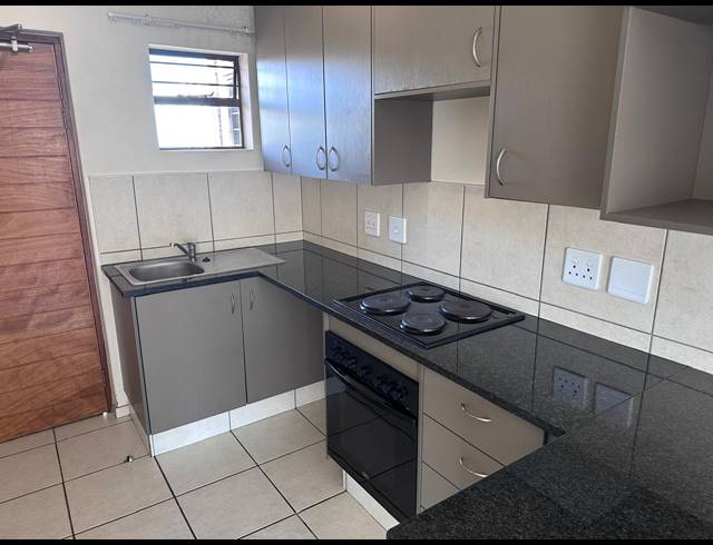 1 BEDROOM TOWNHOUSE TO LET IN BARBEQUE DOWNS